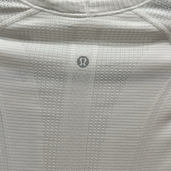(6172)  🍋 LULULEMON RUN: Swiftly Tech Long Sleeve Crew Sz 2 WHITE *EUC - Picture 10 of 10
